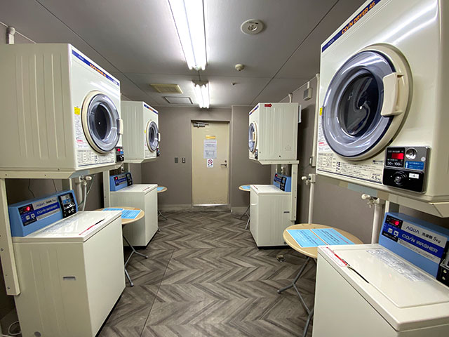 Coin laundry